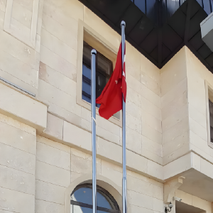 Dayanıklı ve Estetik Çözümler: Paslanmaz Bayrak Direği